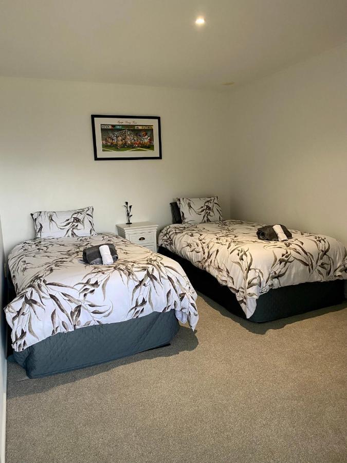 Modern Beach Apartment With Pool & Location Mount Maunganui Exterior photo
