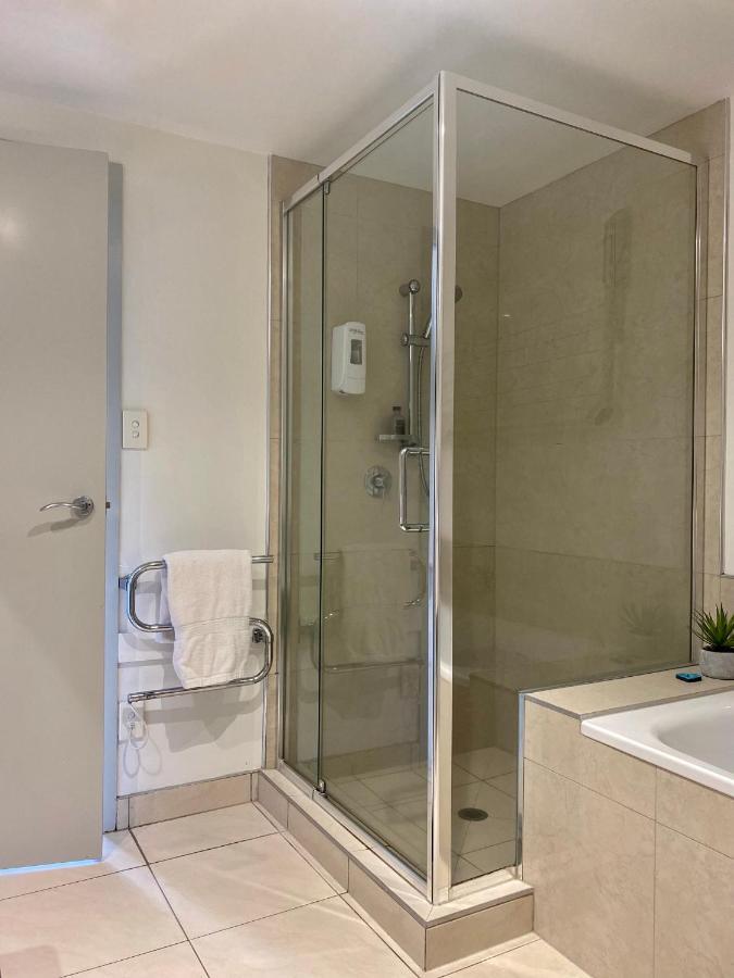 Modern Beach Apartment With Pool & Location Mount Maunganui Exterior photo