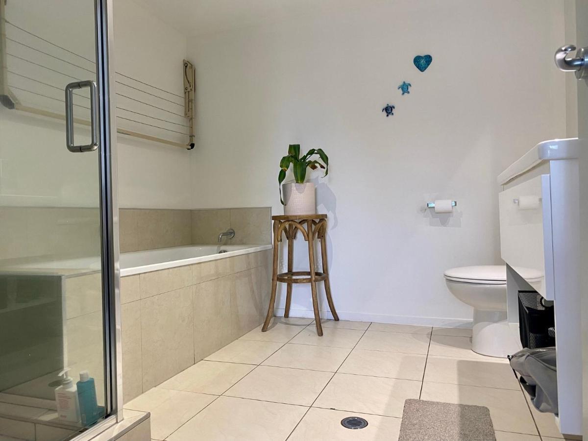 Modern Beach Apartment With Pool & Location Mount Maunganui Exterior photo