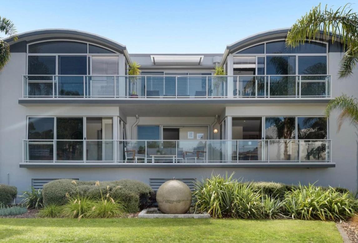 Modern Beach Apartment With Pool & Location Mount Maunganui Exterior photo